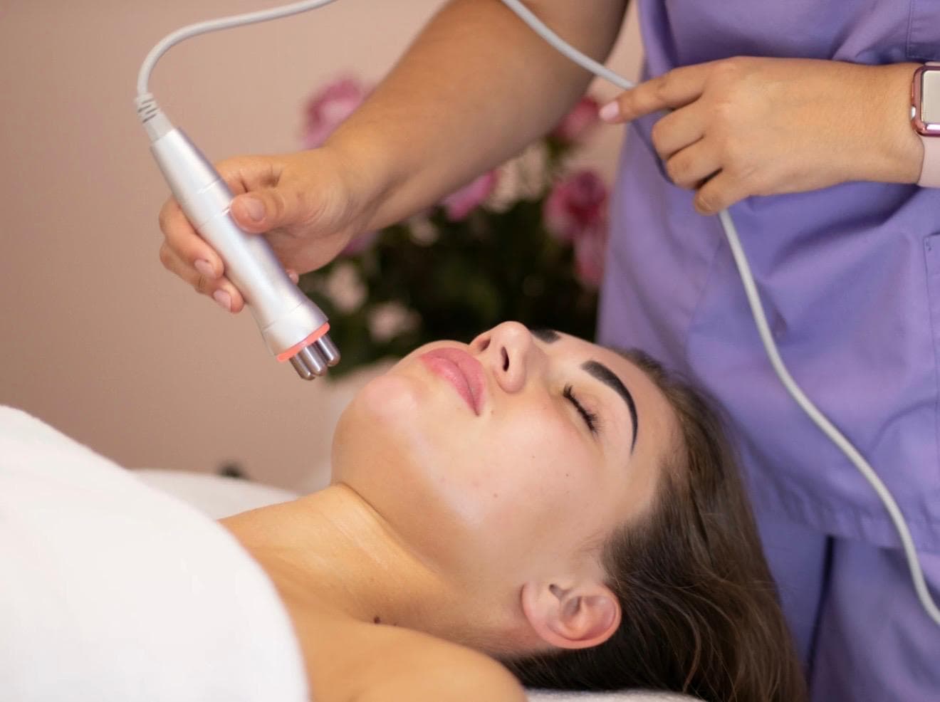 Facial RF treatment at Spa & Sculpting by Roza